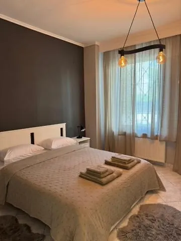 Damian\'S Cozy Pool Apartment